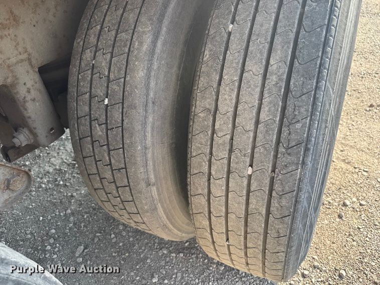 image for item EB8298 1999 Great Dane dry van trailer