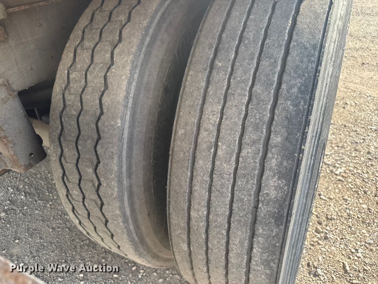 image for item EB8298 1999 Great Dane dry van trailer