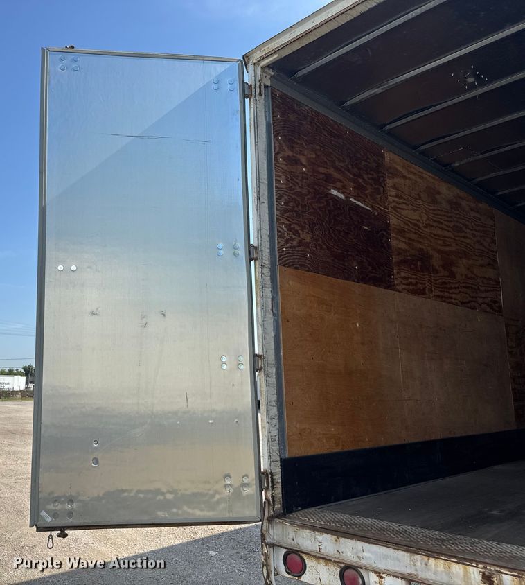image for item EB8300 2000 Wabash dry van trailer