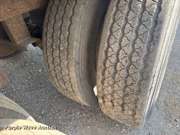 image for item EB8300 2000 Wabash dry van trailer