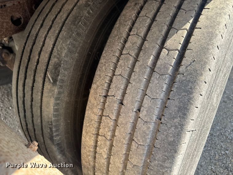 image for item EB8300 2000 Wabash dry van trailer