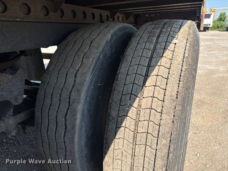 image for item EB8303 2004 Wabash DVCVHPC dry van trailer