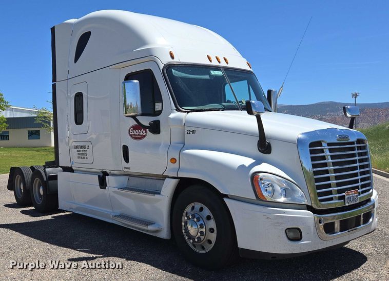 image for item EC1042 2016 Freightliner Cascadia 125 semi truck