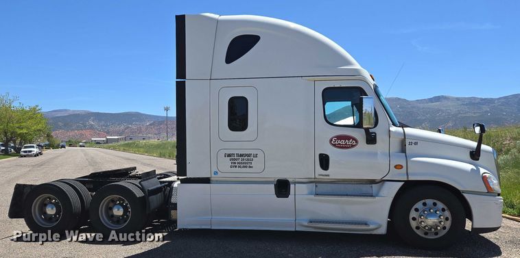 image for item EC1042 2016 Freightliner Cascadia 125 semi truck
