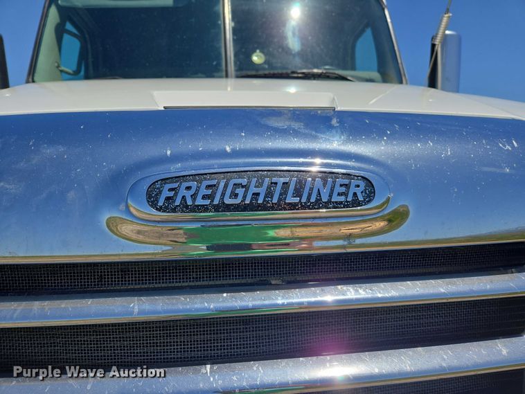 image for item EC1042 2016 Freightliner Cascadia 125 semi truck