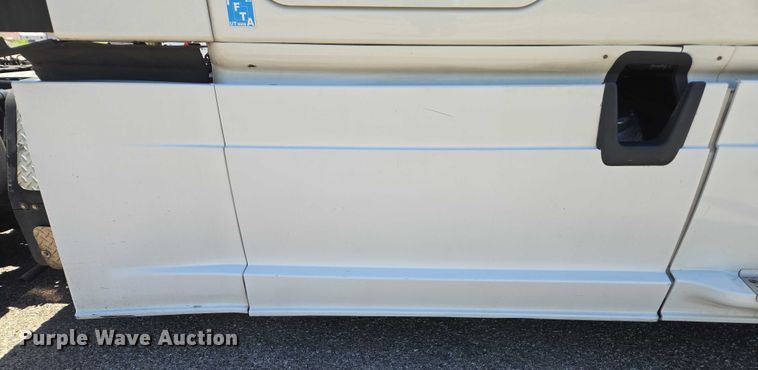 image for item EC1042 2016 Freightliner Cascadia 125 semi truck