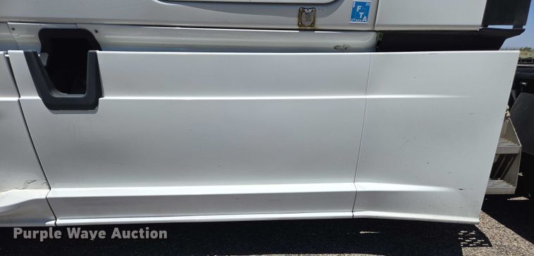 image for item EC1042 2016 Freightliner Cascadia 125 semi truck