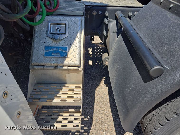 image for item EC1042 2016 Freightliner Cascadia 125 semi truck