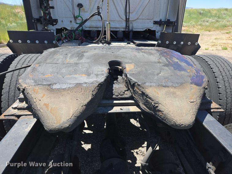 image for item EC1042 2016 Freightliner Cascadia 125 semi truck