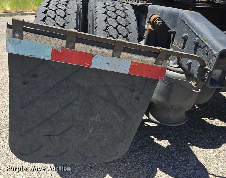 image for item EC1042 2016 Freightliner Cascadia 125 semi truck