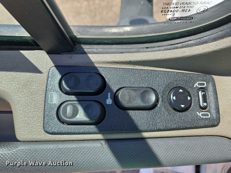 image for item EC1042 2016 Freightliner Cascadia 125 semi truck