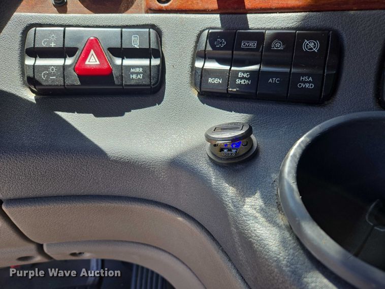 image for item EC1042 2016 Freightliner Cascadia 125 semi truck