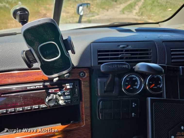 image for item EC1042 2016 Freightliner Cascadia 125 semi truck