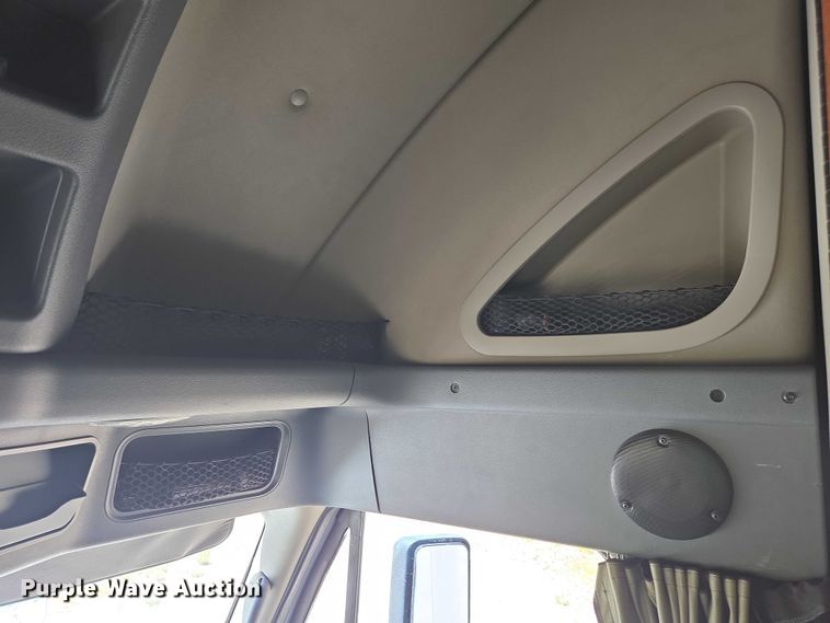 image for item EC1042 2016 Freightliner Cascadia 125 semi truck