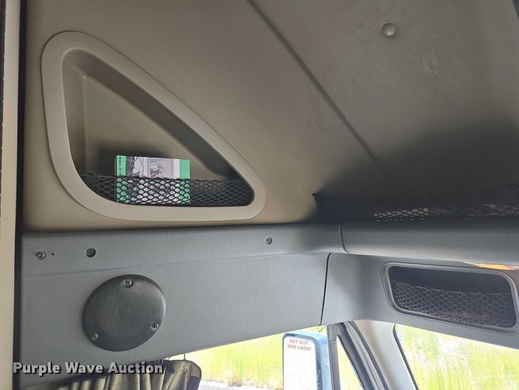 image for item EC1042 2016 Freightliner Cascadia 125 semi truck