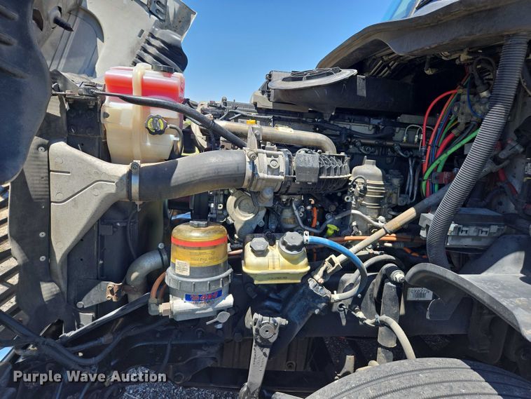 image for item EC1042 2016 Freightliner Cascadia 125 semi truck