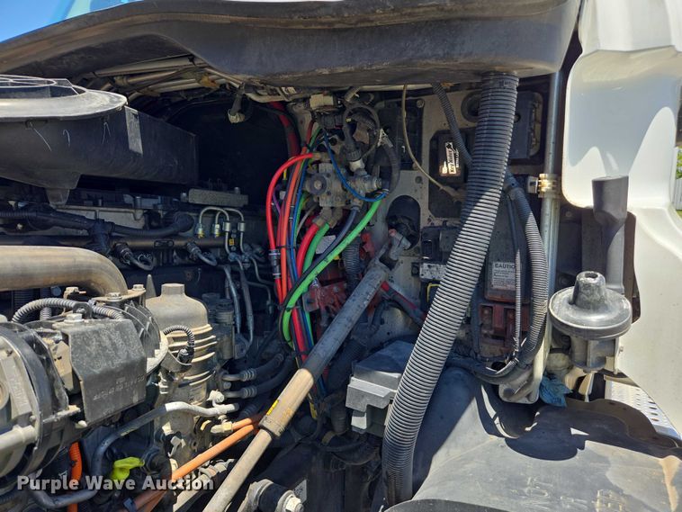 image for item EC1042 2016 Freightliner Cascadia 125 semi truck