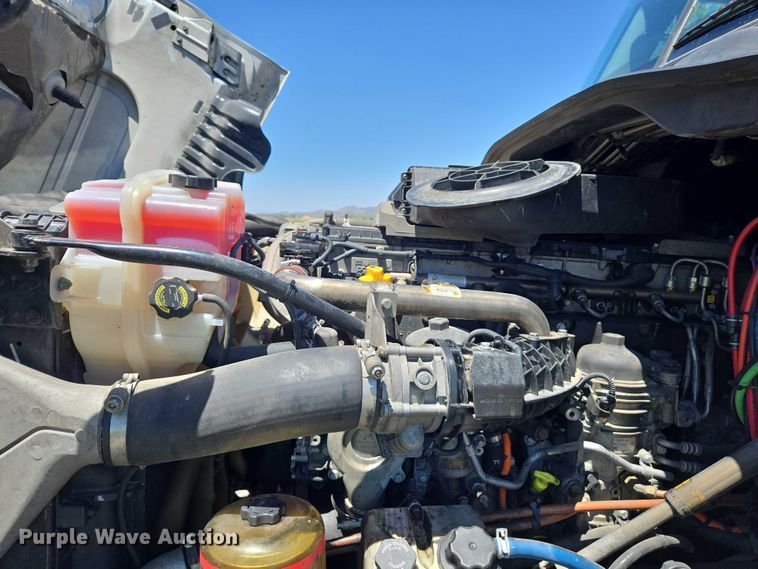 image for item EC1042 2016 Freightliner Cascadia 125 semi truck