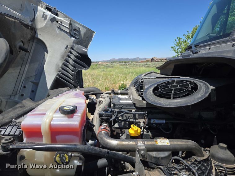 image for item EC1042 2016 Freightliner Cascadia 125 semi truck