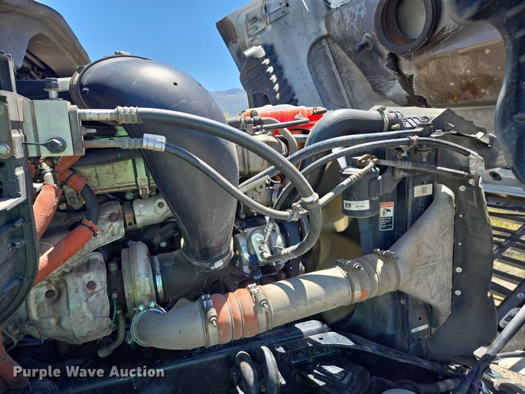 image for item EC1042 2016 Freightliner Cascadia 125 semi truck