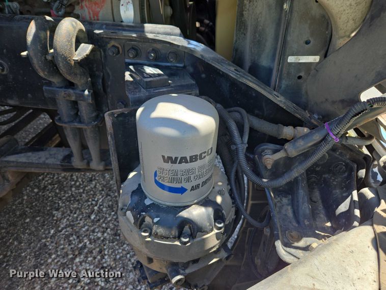 image for item EC1042 2016 Freightliner Cascadia 125 semi truck