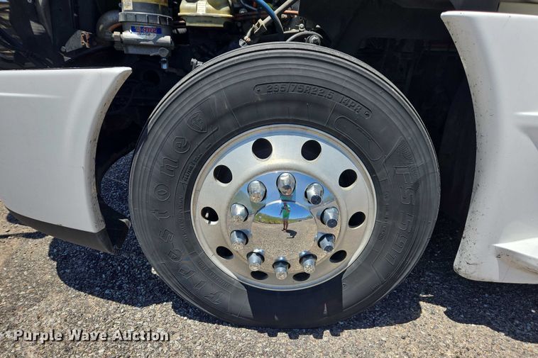 image for item EC1042 2016 Freightliner Cascadia 125 semi truck