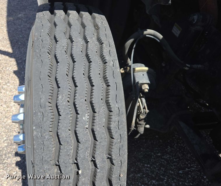 image for item EC1042 2016 Freightliner Cascadia 125 semi truck