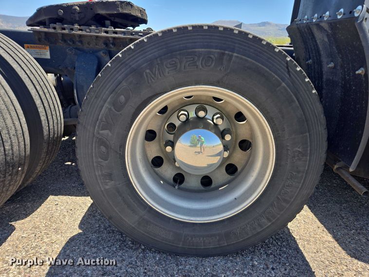 image for item EC1042 2016 Freightliner Cascadia 125 semi truck