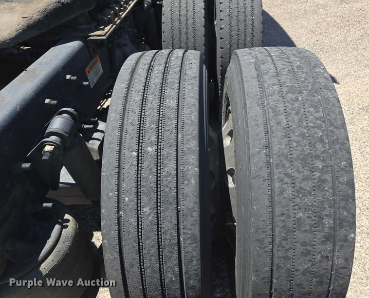 image for item EC1042 2016 Freightliner Cascadia 125 semi truck