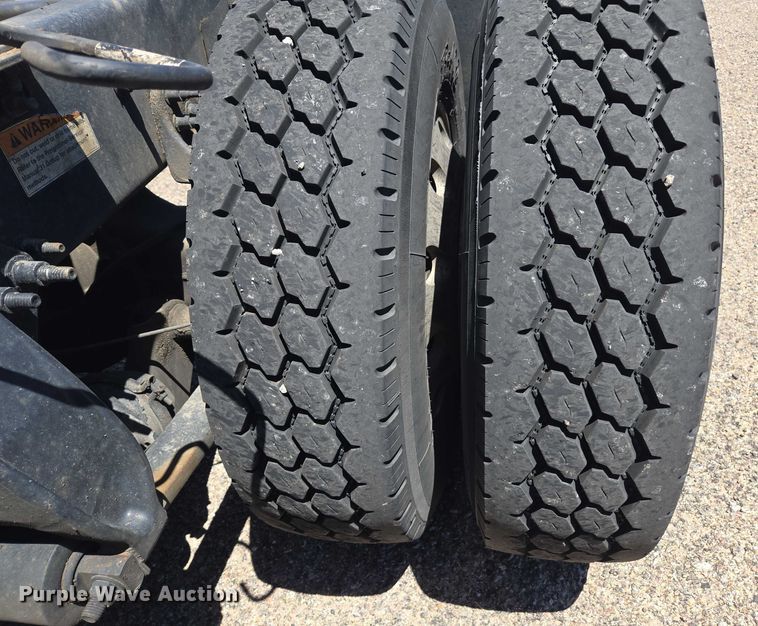 image for item EC1042 2016 Freightliner Cascadia 125 semi truck