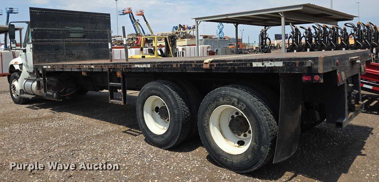 image for item EC1150 2009 International  4400 flatbed truck