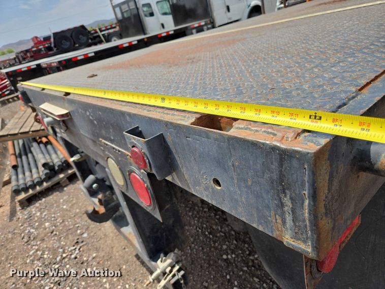 image for item EC1150 2009 International  4400 flatbed truck