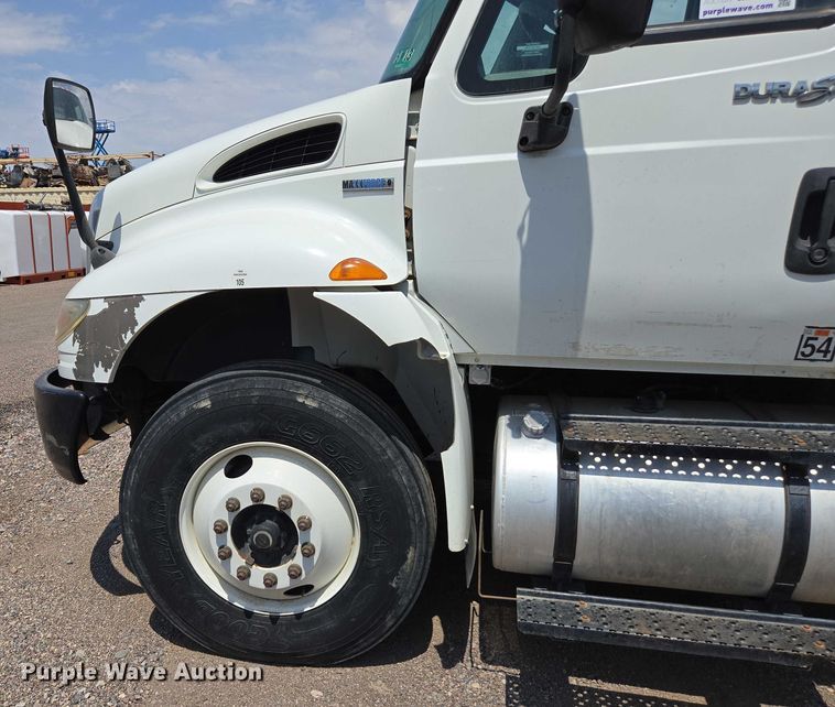 image for item EC1150 2009 International  4400 flatbed truck