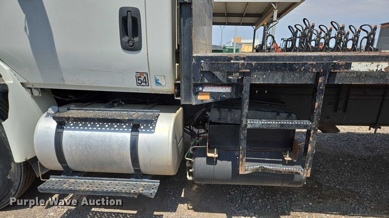 image for item EC1150 2009 International  4400 flatbed truck