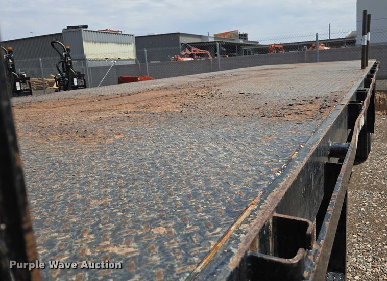 image for item EC1150 2009 International  4400 flatbed truck