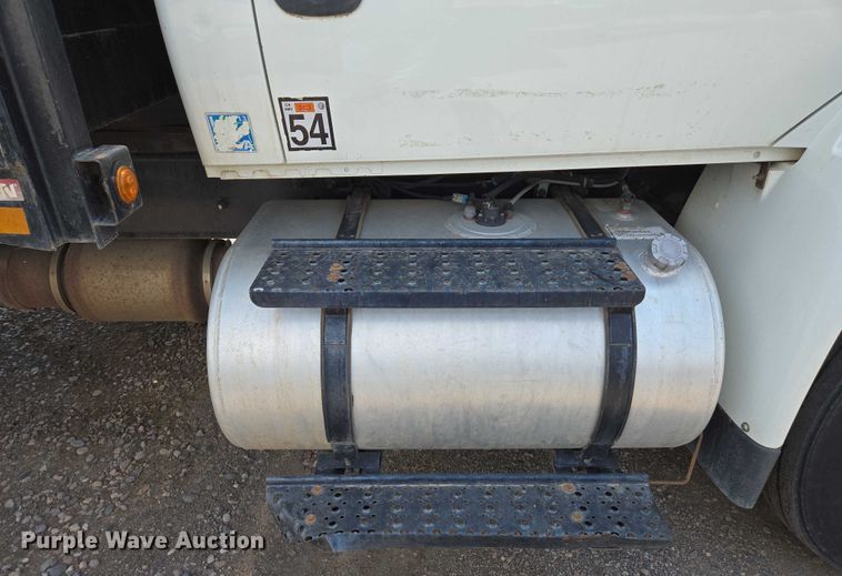 image for item EC1150 2009 International  4400 flatbed truck