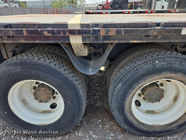 image for item EC1150 2009 International  4400 flatbed truck