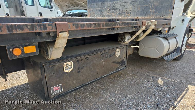 image for item EC1150 2009 International  4400 flatbed truck