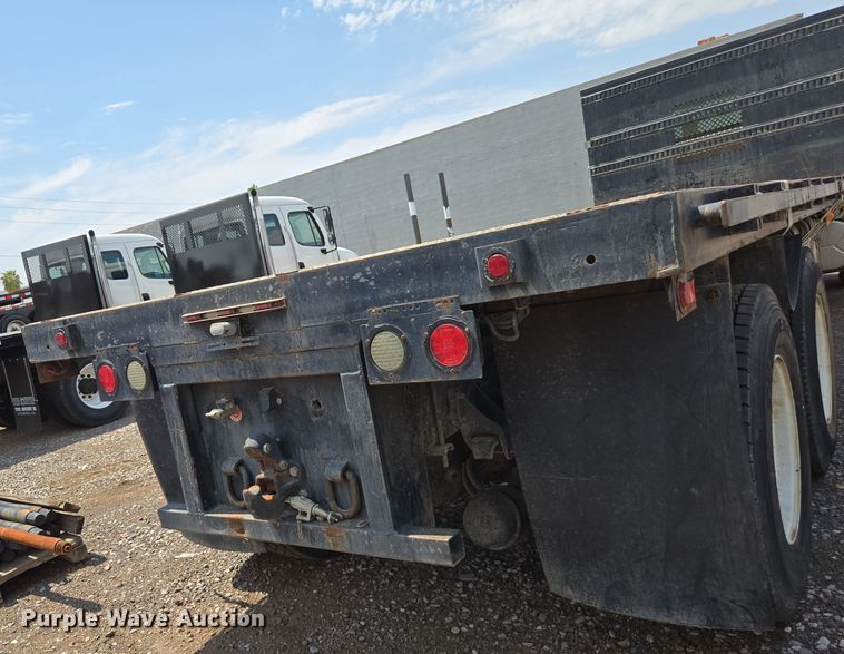 image for item EC1150 2009 International  4400 flatbed truck