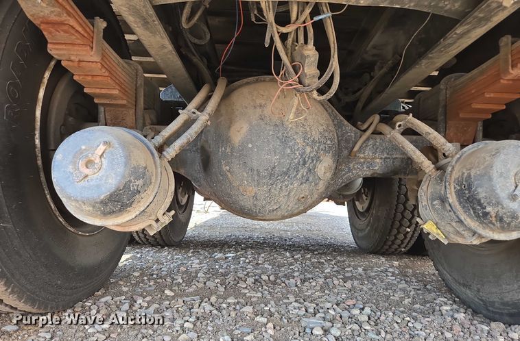 image for item EC1150 2009 International  4400 flatbed truck