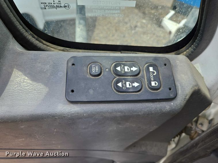 image for item EC1150 2009 International  4400 flatbed truck