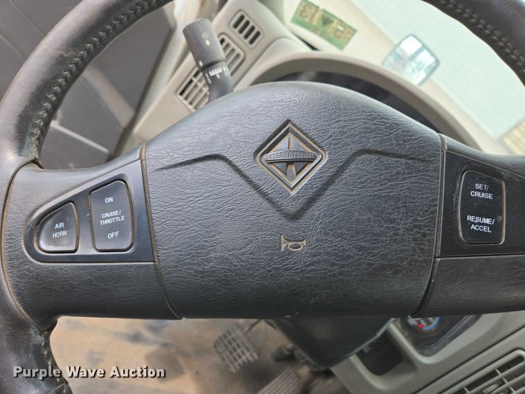 image for item EC1150 2009 International  4400 flatbed truck