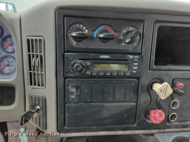 image for item EC1150 2009 International  4400 flatbed truck