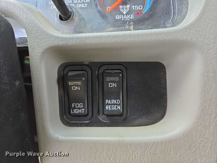 image for item EC1150 2009 International  4400 flatbed truck