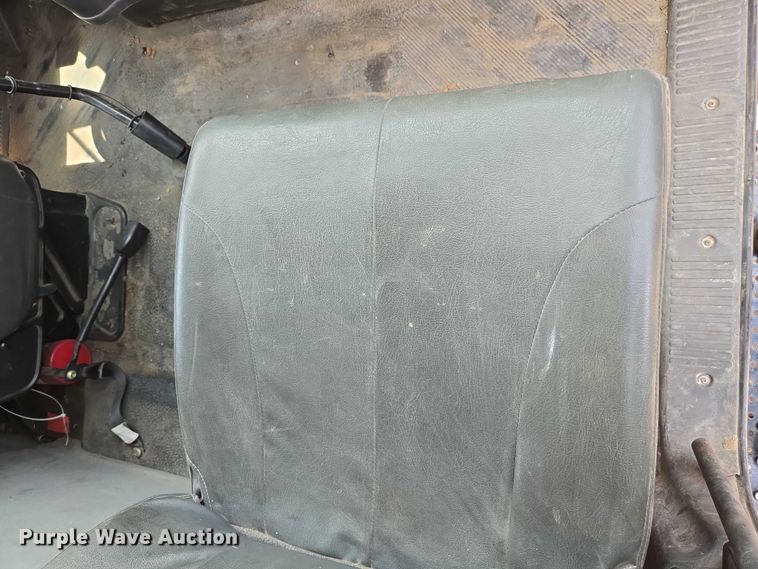 image for item EC1150 2009 International  4400 flatbed truck