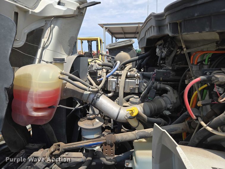 image for item EC1150 2009 International  4400 flatbed truck