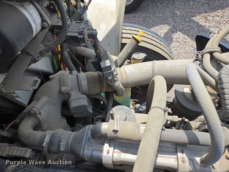 image for item EC1150 2009 International  4400 flatbed truck