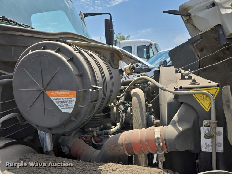 image for item EC1150 2009 International  4400 flatbed truck