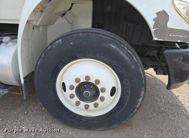 image for item EC1150 2009 International  4400 flatbed truck