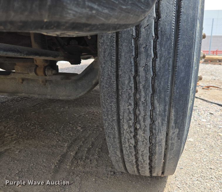 image for item EC1150 2009 International  4400 flatbed truck